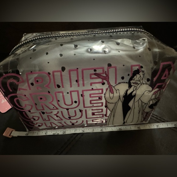 Disney Skinnydip Cruela from 101 Dalmatians Zip Pull Cosmetic Make-Up Bag - Picture 7 of 9